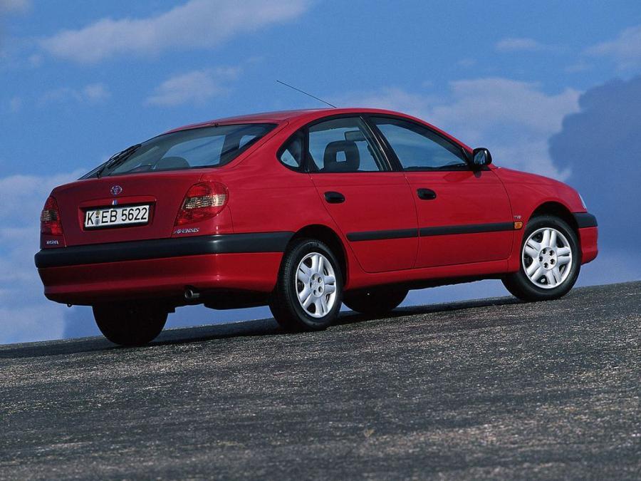  Toyota Avensis Hatchback 2000 года  (фото 5 из 5)